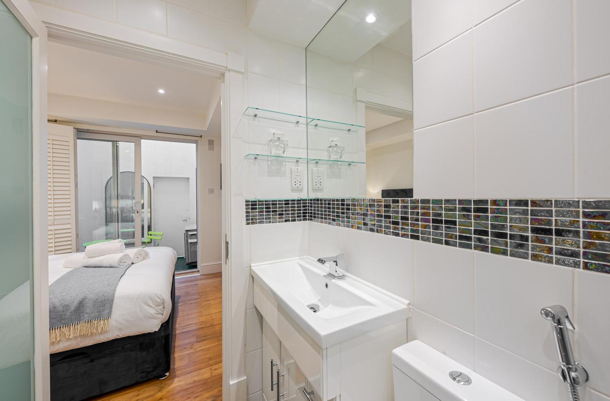 Chic Belgravia Hideaway With Private Patio 10 Mins To Harrods London Exterior photo