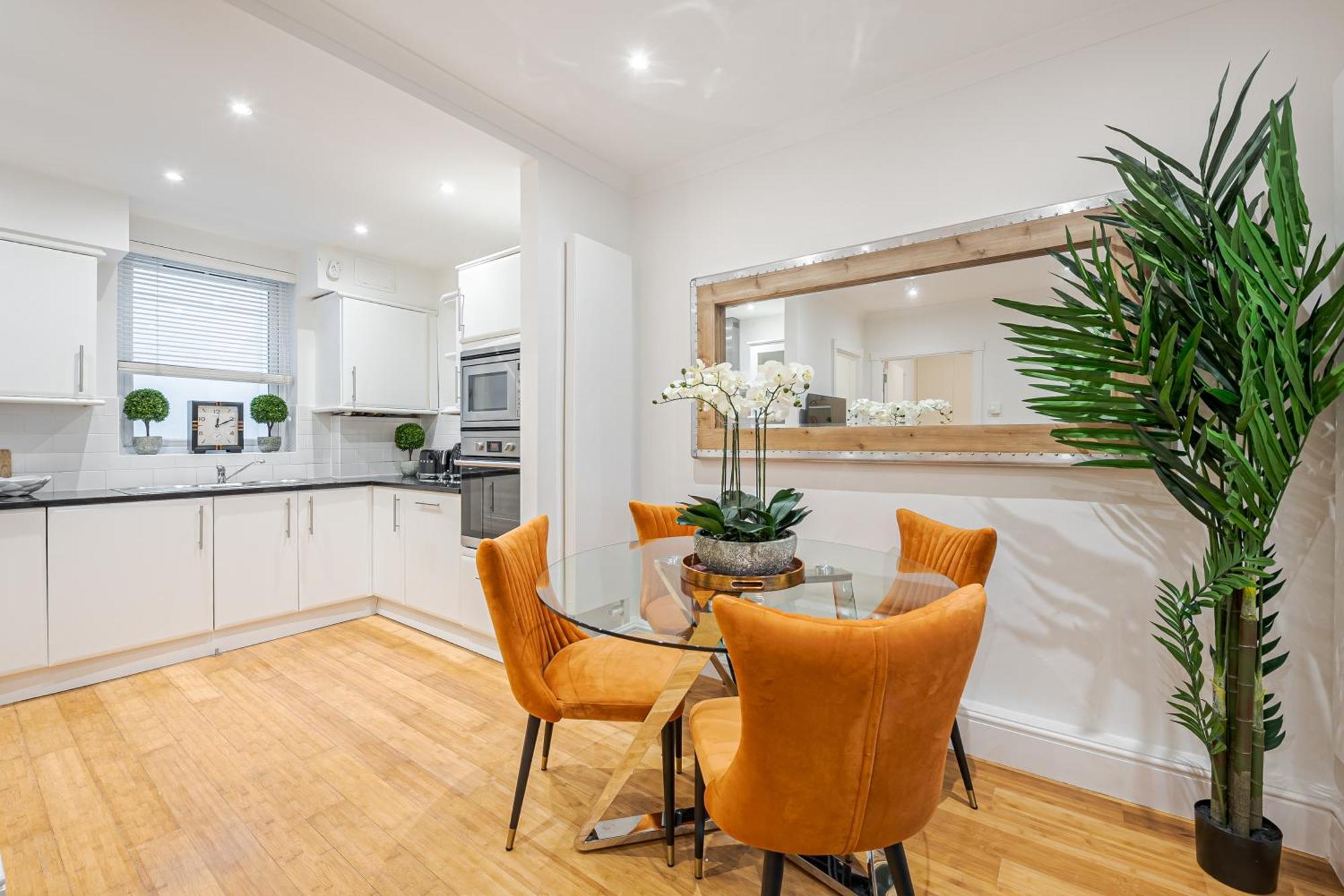 Chic Belgravia Hideaway With Private Patio 10 Mins To Harrods London Exterior photo